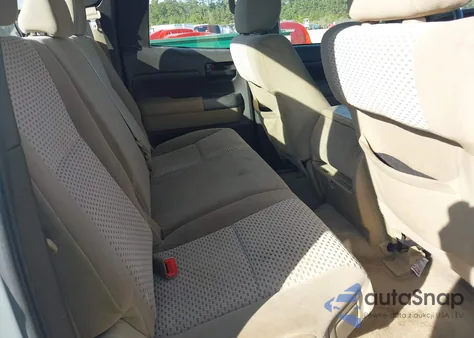 2010 Toyota Tundra Grade 4.6L V8 z USA, uszkodzony, nr VIN 5TFRM5F12AX009736